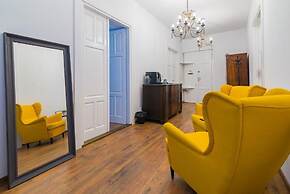 Oak Tree Old Town Apartments