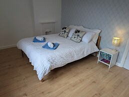 1-bed Home for 2, Parking, Garden & Great Location
