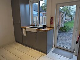 1-bed Home for 2, Parking, Garden & Great Location