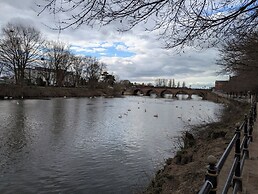 1-bed Home for 2, Parking, Garden & Great Location