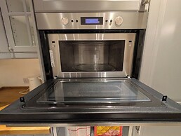 1-bed Home for 2, Parking, Garden & Great Location