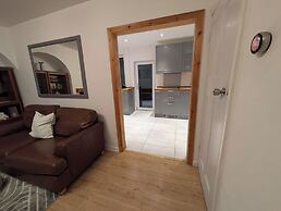 1-bed Home for 2, Parking, Garden & Great Location