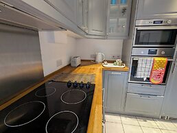 1-bed Home for 2, Parking, Garden & Great Location