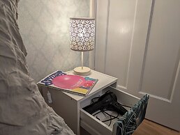 1-bed Home for 2, Parking, Garden & Great Location