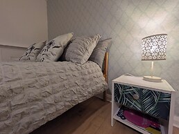 1-bed Home for 2, Parking, Garden & Great Location