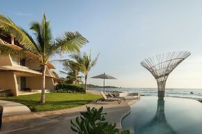 Beachfront Condo Los Panchos 301