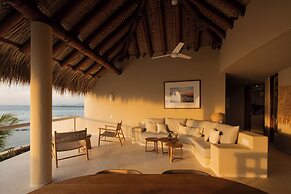 Beachfront Condo Los Panchos 301