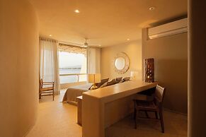 Beachfront Condo Los Panchos 301