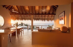 Beachfront Condo Los Panchos 301