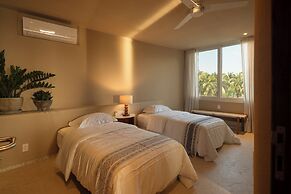 Beachfront Condo Los Panchos 301