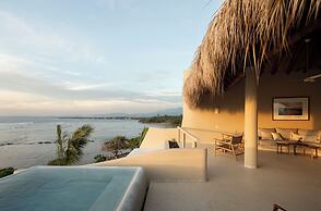 Beachfront Condo Los Panchos 301