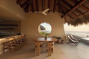 Beachfront Condo Los Panchos 301