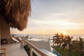 Beachfront Condo Los Panchos 301