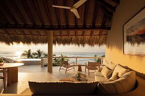 Beachfront Condo Los Panchos 301