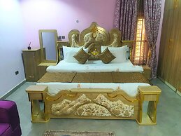 Bly & Schol Apartments