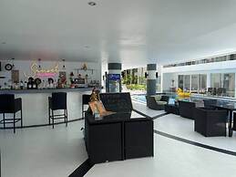 B12-pool Access Partial Seaview 2 Bedrooms 1 Bathroom at Karon