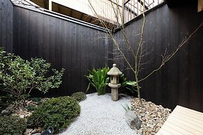 Kanade Kiyomizu Gojo