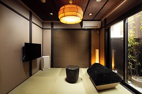 Kanade Kiyomizu Gojo