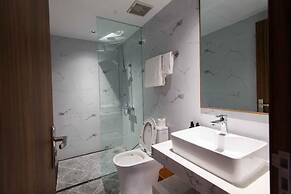 Luxe Paradise Suites Hotel Hoang Cau