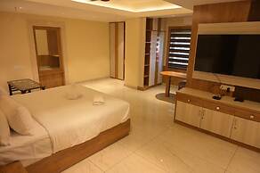 Hotel Ananta Sayana