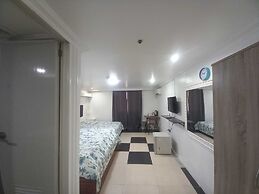 OYO 1141 Healing Condo Hotel