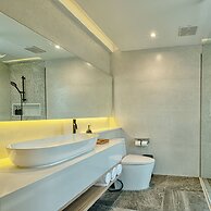 A Dream Naka Island - Beachfront Retreat