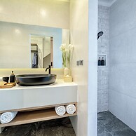 A Dream Naka Island - Beachfront Retreat