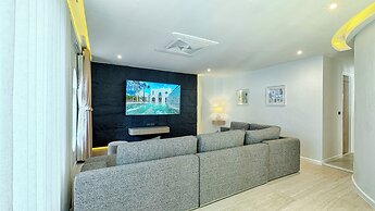 A Dream Naka Island - Beachfront Retreat