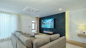 A Dream Naka Island - Beachfront Retreat