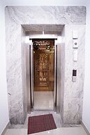 Hotel Moon Taj Near Yashobhoomi