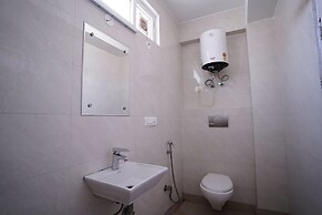 Hotel Moon Taj Near Yashobhoomi