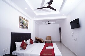 Hotel Moon Taj Near Yashobhoomi