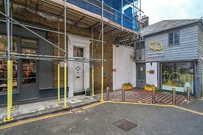 Chic flat near Kensington Palace