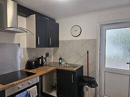 Charming and Compact Studio in Bridgend