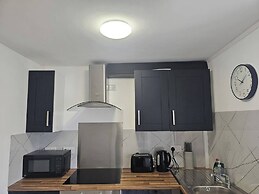 Charming and Compact Studio in Bridgend