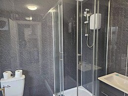 Charming and Compact Studio in Bridgend