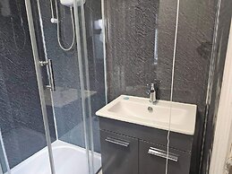 Charming and Compact Studio in Bridgend