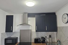 Charming and Compact Studio in Bridgend