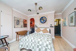 Charming Studio moments from Portobello