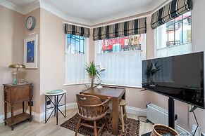 Charming Studio moments from Portobello