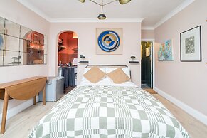 Charming Studio moments from Portobello