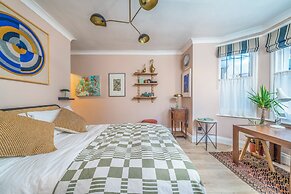 Charming Studio moments from Portobello