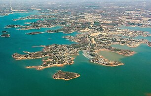 Pet-Friendly Lake Norman Retreat