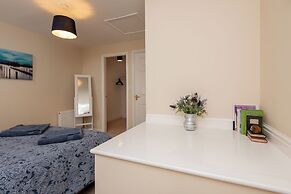 Darlington 3 bed House Near Train Station