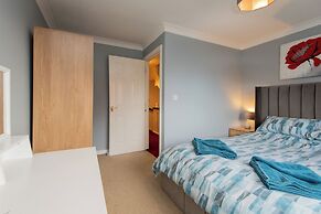 Darlington 3 bed House Near Train Station