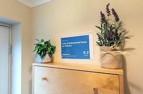 Darlington 3 bed House Near Train Station