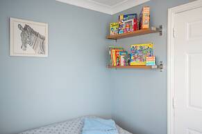 Darlington 3 bed House Near Train Station