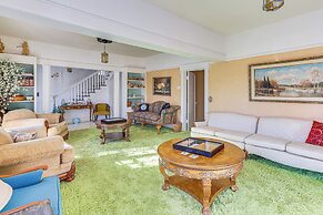 Half-mi to Atwood Lake: Spacious Home!