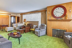 Half-mi to Atwood Lake: Spacious Home!