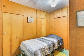 Half-mi to Atwood Lake: Spacious Home!